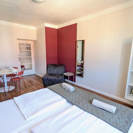 Flat In Zizkov -502- Lägenhet Prag Exteriör bild