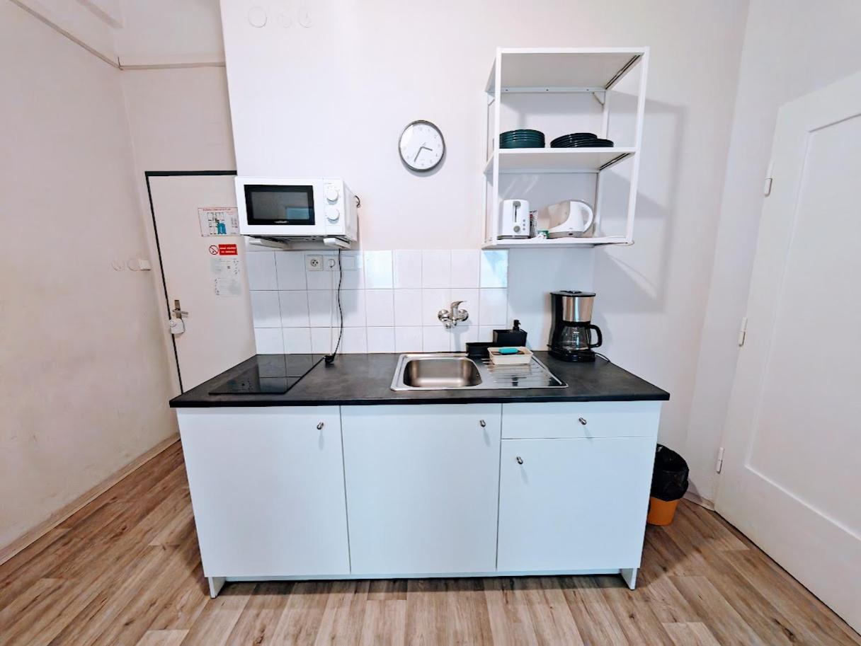 Flat In Zizkov -502- Lägenhet Prag Exteriör bild